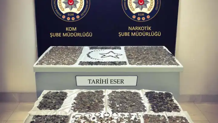 Kapıkule'de tırda 12 bin 770 tarihi eser ele geçirildi