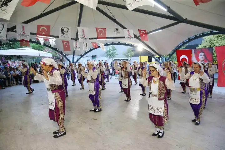 Karşıyaka’da Mahalle Şenlikleri başladı: İlk durak Bahriye Üçok