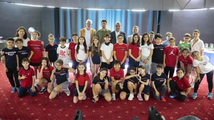 Konak'ta öğrencilere amatör telsizcilik eğitimi verildi 