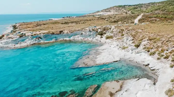 “Burası nasıl hâlâ bozulmamış?” dedirten o koy… Bu koyun Çeşme’de olduğuna kimse inanmıyor! Denizi cam gibi, havası sessiz