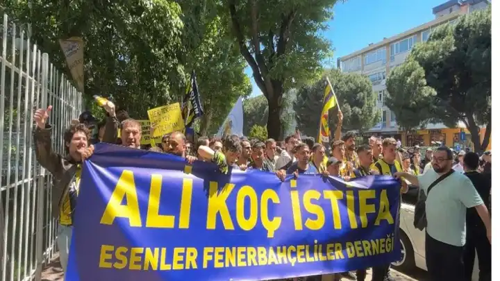 Fenerbahçeli taraftarlardan yönetime tepki yürüyüşü!