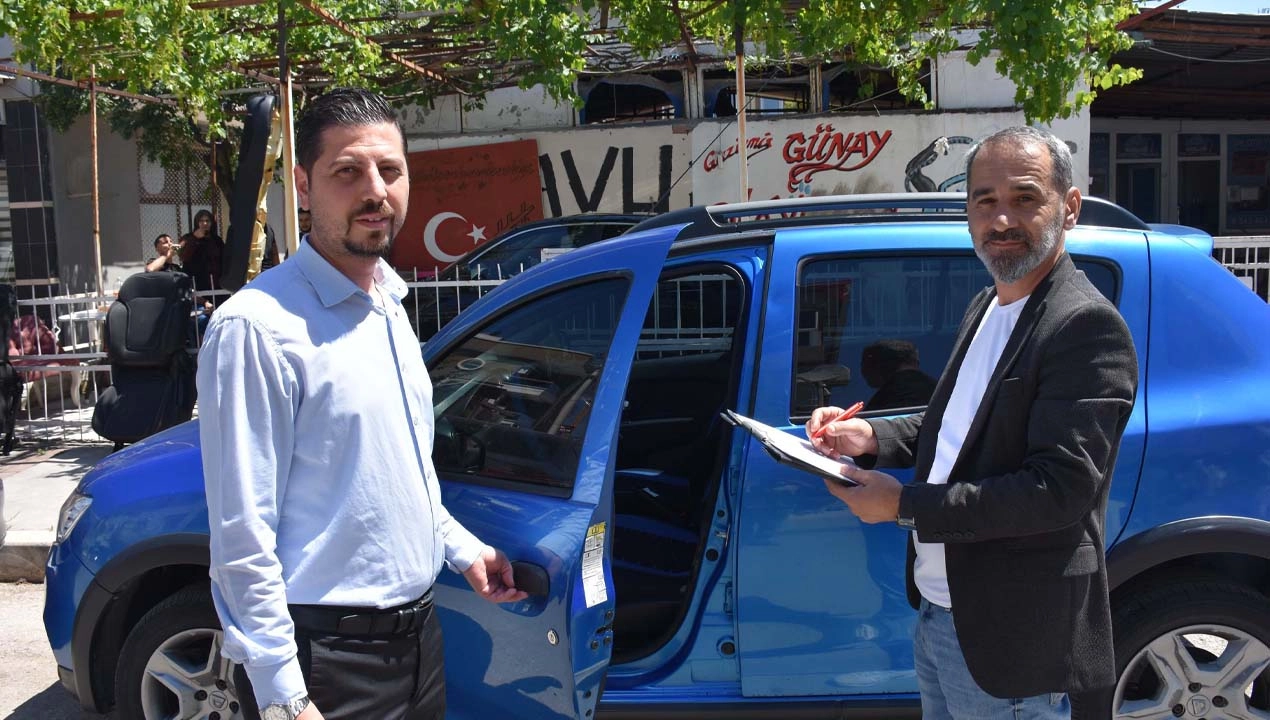 İzmir&#039;de bayram öncesi kiralık araç rezervasyonlarında artış başlıklı video haberin görseli