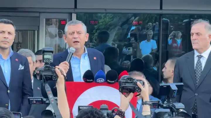 Özgür Özel: Darbe girişiminin tam ortası