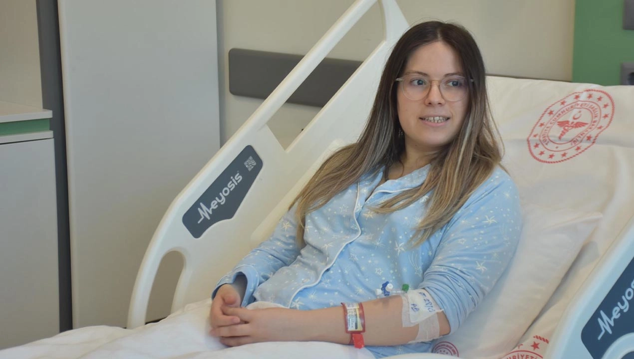 Hiperhidroz hastası üniversiteli Fatma Rabia, sağlığına kavuştu başlıklı video haberin görseli