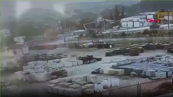 Muğla’da ölümlü kaza: Araç sinyalizasyon direğine çarptı