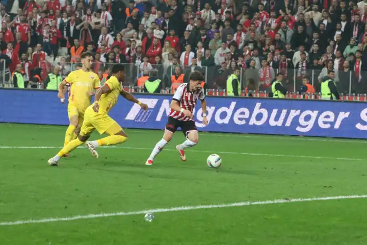 Süper Lig’de üçüncülük yarışı: Samsunspor 90+7'de geri döndü