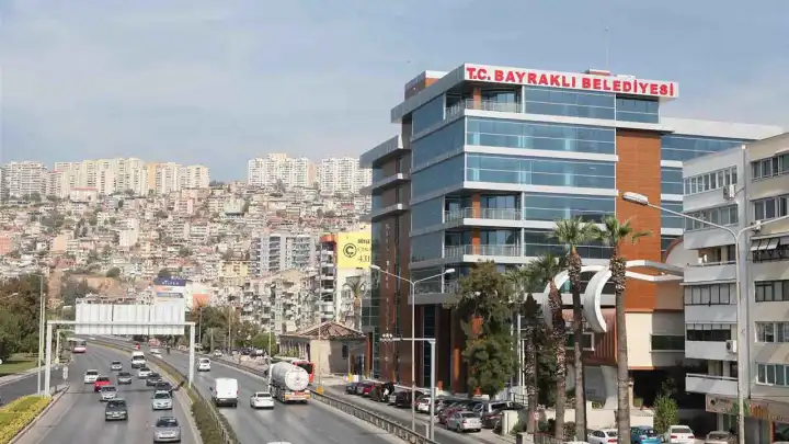 Bayraklı kurban etlerini ihtiyaç sahiplerine ulaştıracak