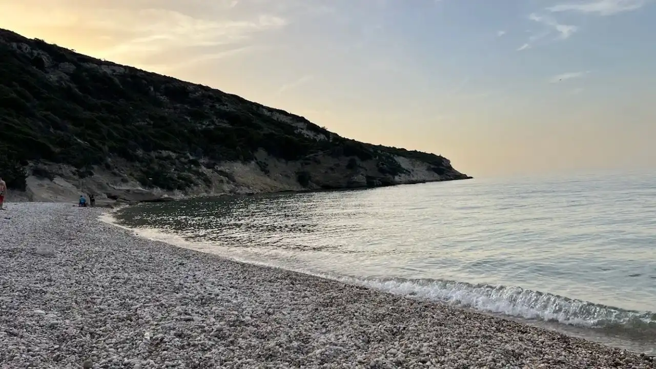 Böyle bir yer var mıymış?’ dedirten o koy, İzmir’e sadece birkaç dakika uzaklıkta… Neredeyse kimsenin bilmediği, bilenlerin ise dönmek istemediği cennet haberinin görseli