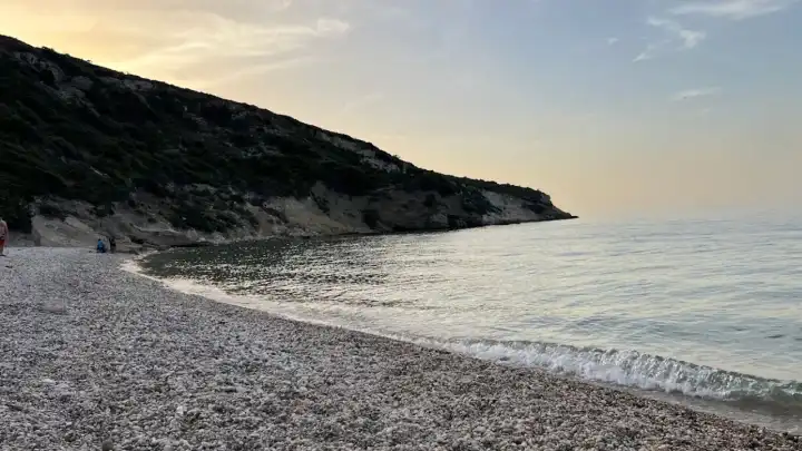 Böyle bir yer var mıymış?’ dedirten o koy, İzmir’e sadece birkaç dakika uzaklıkta… Neredeyse kimsenin bilmediği, bilenlerin ise dönmek istemediği cennet