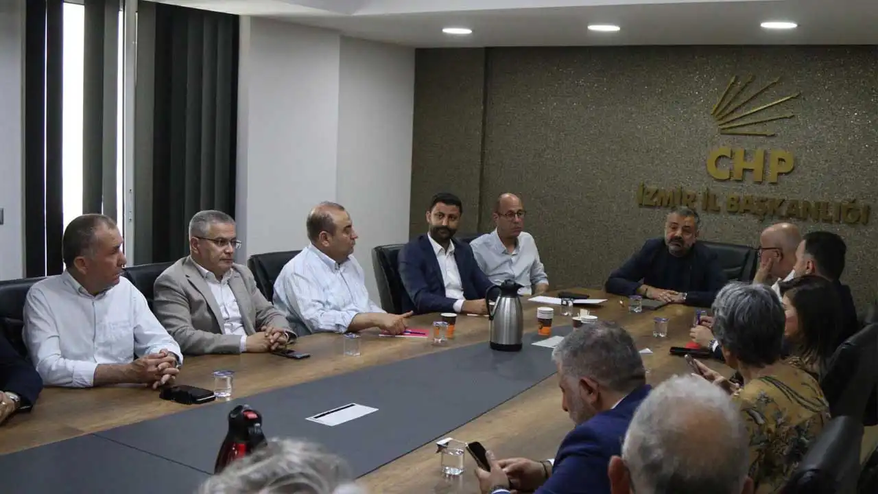CHP İzmir örgütünden Başkan Tugay’a destek haberinin görseli