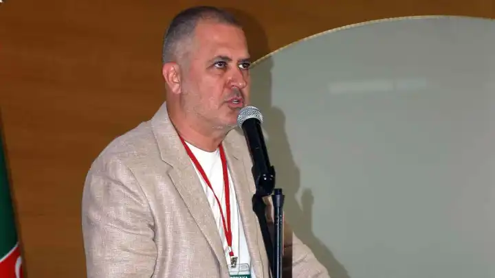 Karşıyaka'da İlker Ergüllü istifa etti