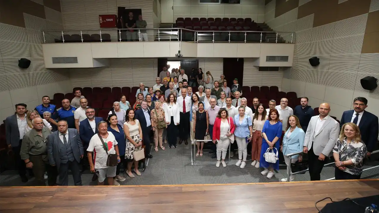 Karşıyaka’da vatandaş buluşmaları sürüyor: Mahallelinin sorunları yakından dinleniyor haberinin görseli
