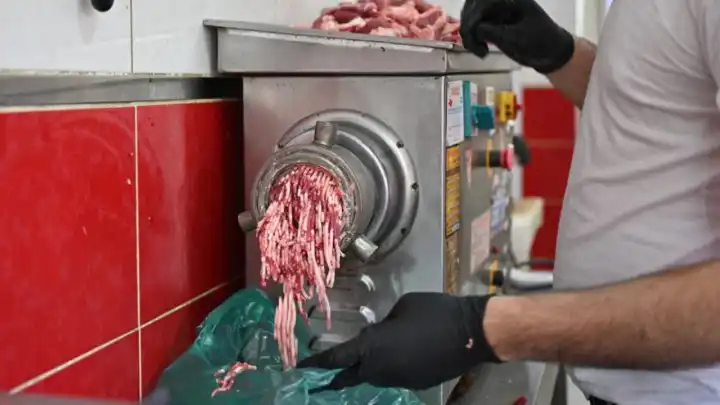 Kurban Bayramı’nda bunlara dikkat: Sokakta kıyma çekene 63 bin lira ceza! haberinin görseli