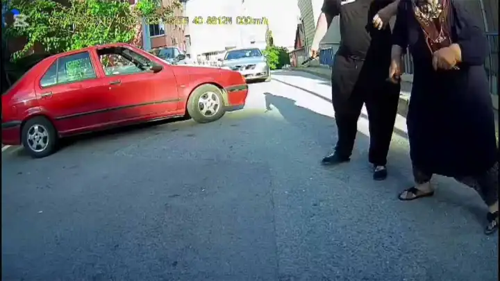 Trafik’te yol verme kavgası: Kızının yanında babasına bıçak çekti