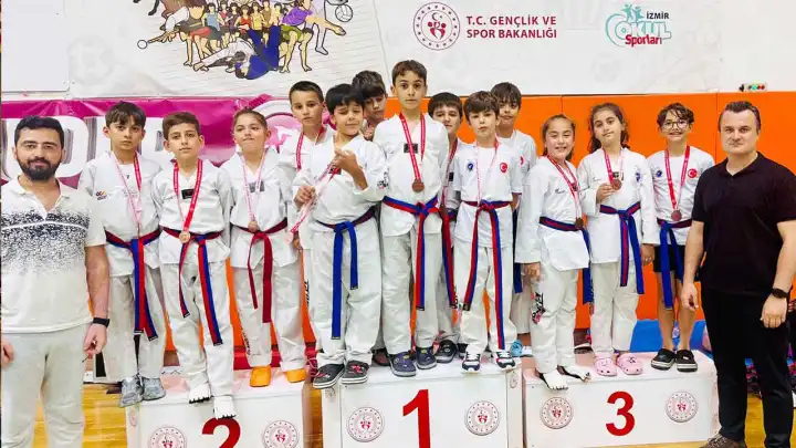 Aliağa’dan Taekwondo'da 20 madalya sevinci