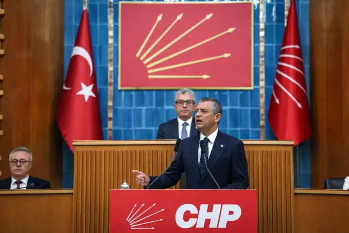 CHP lideri Özgür Özel’den kayyım çıkışı: Atatürk’ün partisini ne kayyıma ne yargı oyunlarına bırakırız