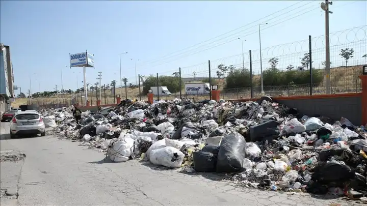 İzmir'de Ayakkabıcılar Sitesi'nde sanayi atığı alarmı