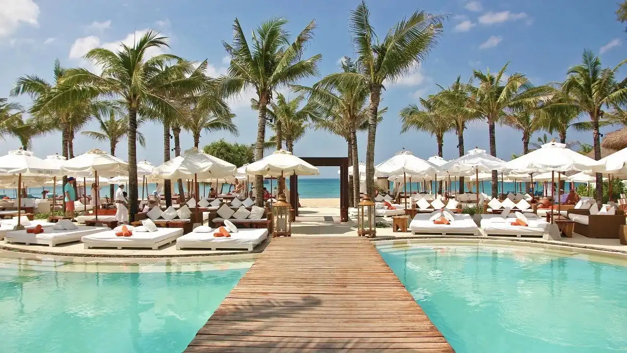 İzmir’de deniz keyfi yapmanın maliyeti ne kadar? İzmir beach club fiyatları 2025 haberinin görseli
