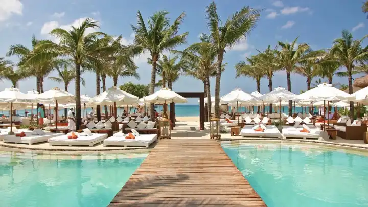 İzmir’de deniz keyfi yapmanın maliyeti ne kadar? İzmir beach club fiyatları 2025