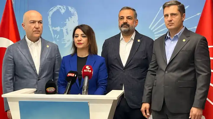 CHP Genel Başkan Yardımcıları İzmir'deki grev için harekete geçti