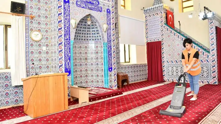 Çiğli’de bayram temizliği başladı