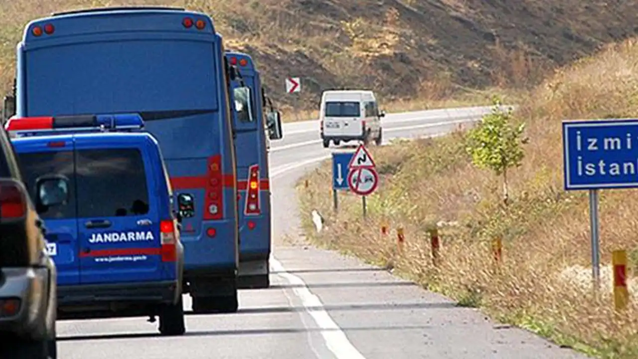 İBB operasyonunda tutuklanan 8 kişi İzmir’e getirilecek haberinin görseli