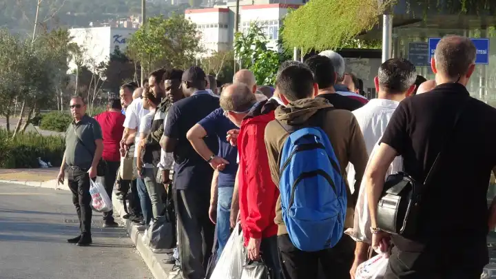 İzmir'de grev 7. gününde: Ulaşım durma noktasına geldi