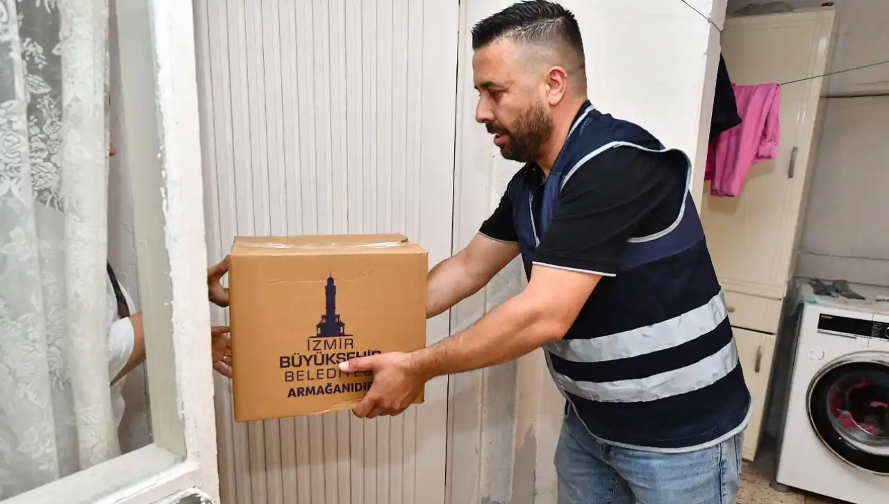 İzmir’de ihtiyaç sahiplerine bayram desteği haberinin görseli