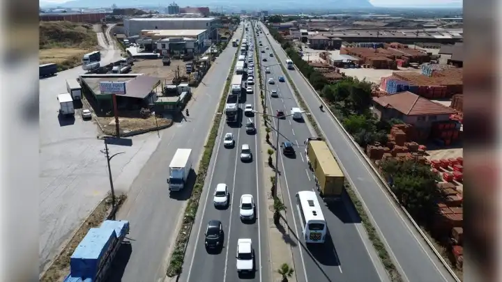 İzmir'de Kurban Bayramı trafiği başladı