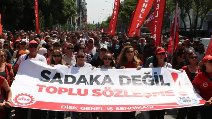 İzmir'deki grevde son dakika: Anlaşma tamam, Sendika TİS'i imzalamayı kabul etti