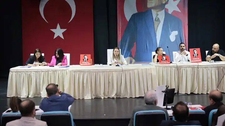 Konak Meclisi’nde ‘İmamoğlu’na Özgürlük’ mesajı