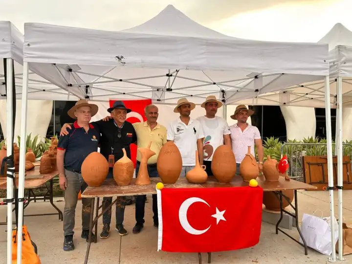 Menemen'e uluslararası gurur! Menemenli ustalar Fransa’da da zirvede…