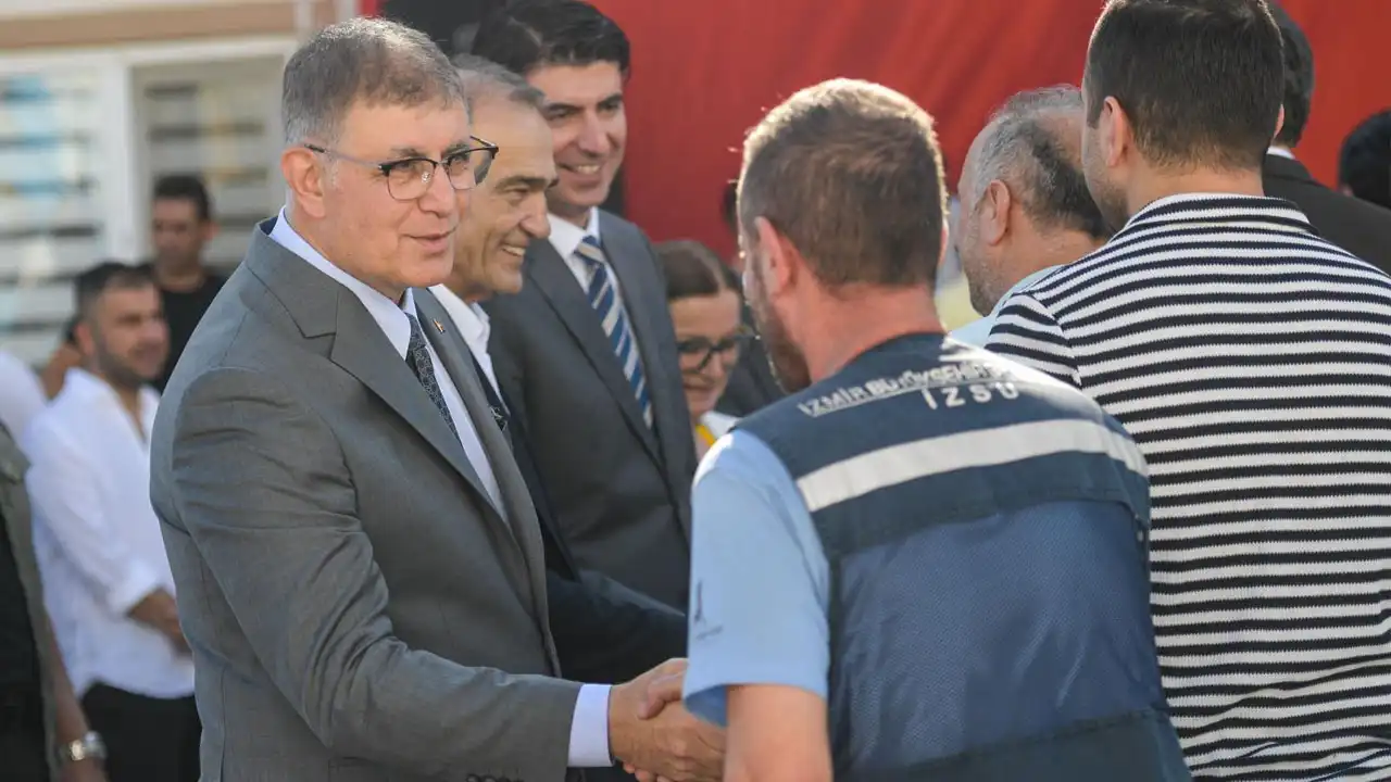Başkan Tugay’dan bayram mesajı: Harcadığınız emeğe saygım var haberinin görseli