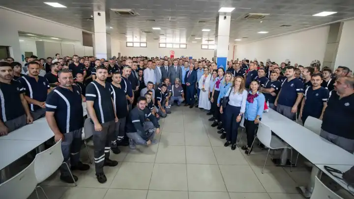 Başkan Tugay’dan ESHOT personeline bayram ziyareti