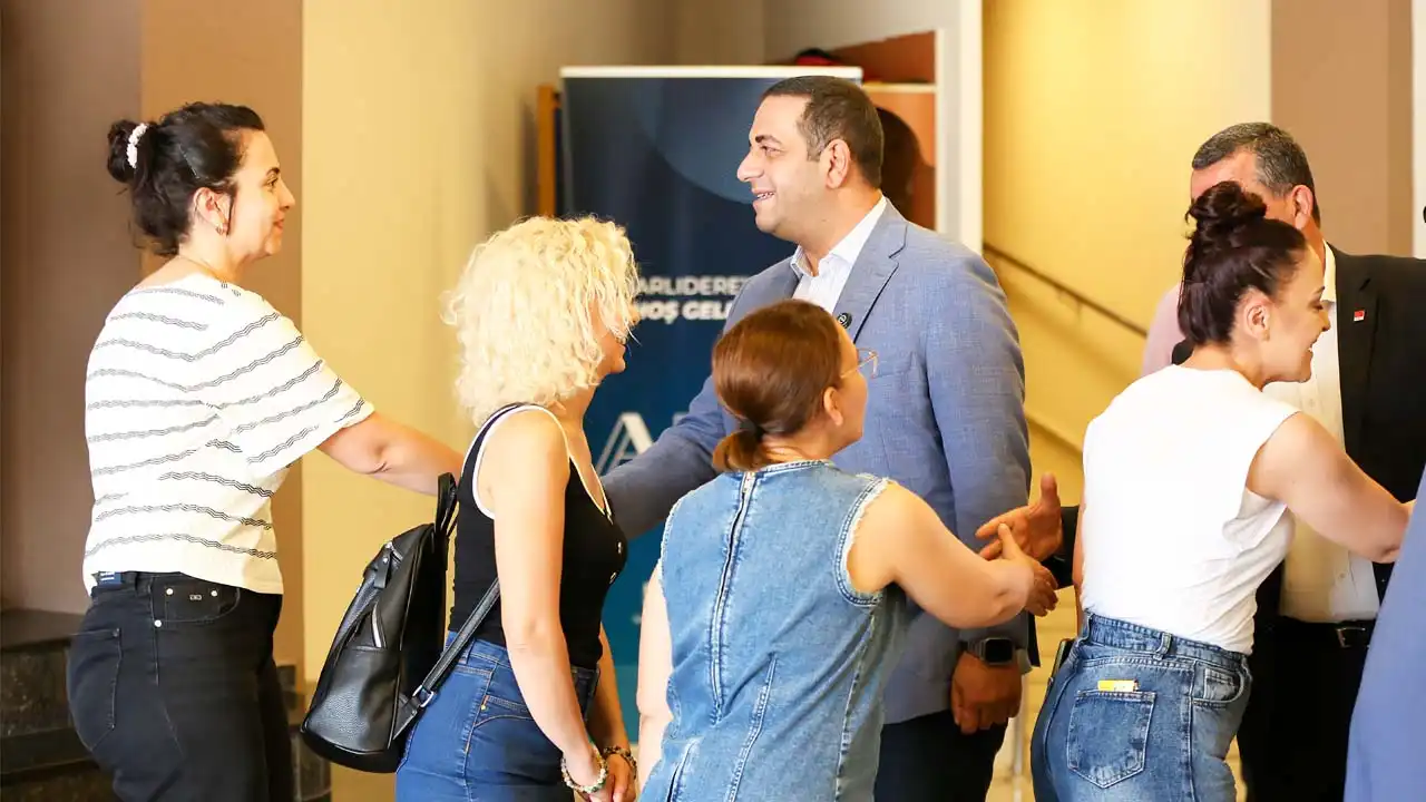 Başkan Uzun, Narlıdere Belediyesi çalışanlarıyla bayramlaştı haberinin görseli