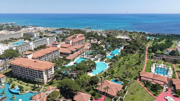 Bayramda Antalya’da turist akını: Otellerde yer kalmadı! başlıklı video haberin görseli