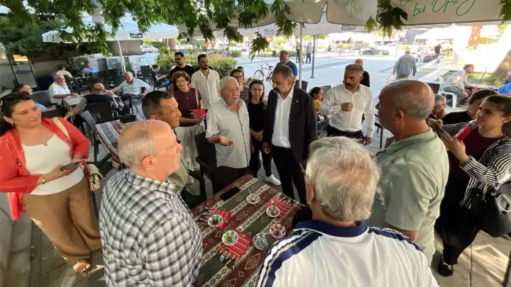 CHP İzmir İl Başkanlığı Kurban Bayramı bayramlaşmasını sokaklara taşıdı