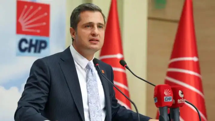 Deniz Yücel'den Özgür Özel'e yönelik soruşturmaya tepki: Elbette şaşırmadık!