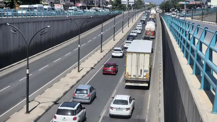 İzmir haber: İzmir-Ankara kara yolunun Manisa geçişinde trafik yoğunluğu