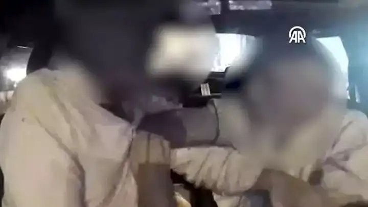 İzmir haber: Yolu uzattığı gerekçesiyle taksiciyi darp etti