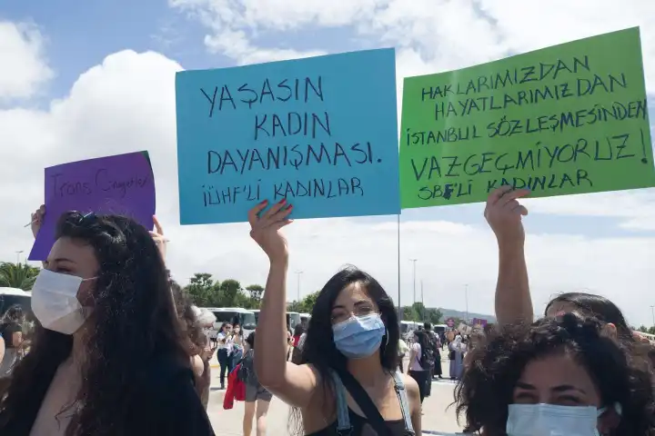Kadın örgütleri: Aile Yılı maskesiyle kadın düşmanlığı