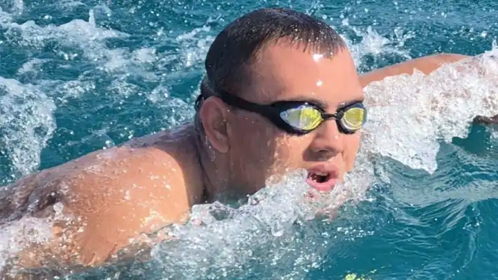 Otizmli ultra maraton yüzücüsü Tuna Tunca, Manş Denizi’ni geçmek için yeniden hazırlanıyor