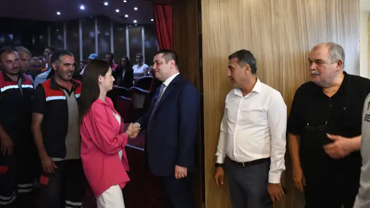 Torbalı Belediyesi’nde bayram coşkusu: Personele ikramiye müjdesi haberinin görseli