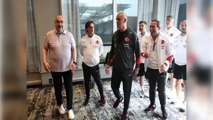 A Milli Futbol Takımı'nda geleneksel bayramlaşma töreni gerçekleştirildi