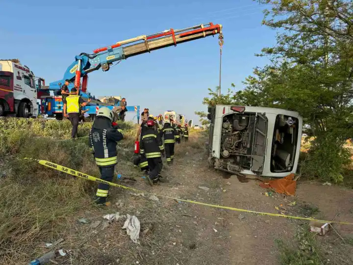 Bayram sabahı ölümlü kaza: Konya’da yolcu otobüsü devrildi