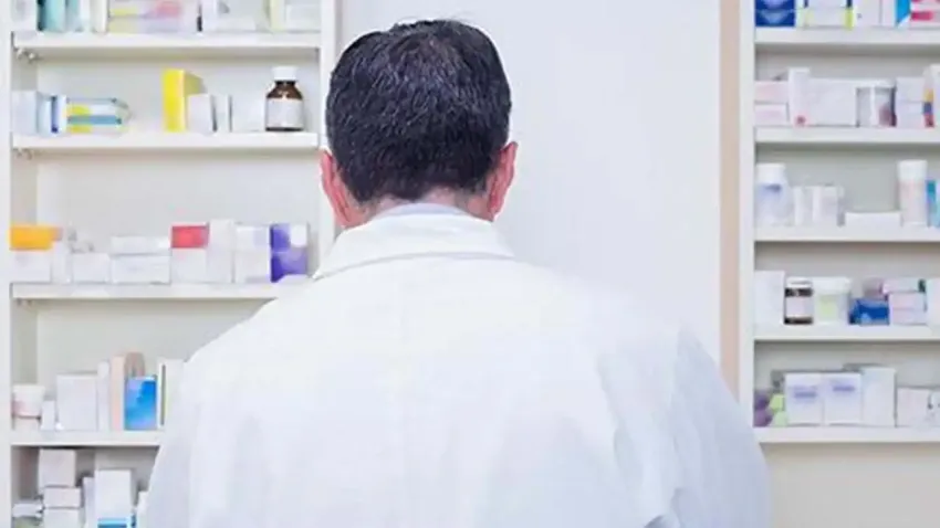 Eczacılar bayramda da görev başında: Bu bayram da sağlığınız için nöbetteyiz haberinin görseli