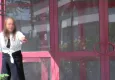 Eski çalıştığı iş yerinin önünde kendini yakmaya çalıştı 