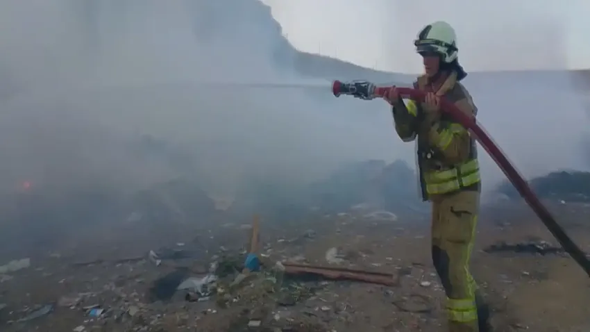 Hurdalık alandaki yangın 3 saatte söndürüldü