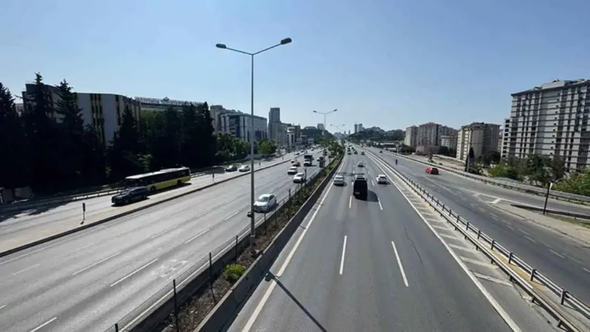 İstanbul’da bayram sessizliği: Megakentte yollar boş kaldı haberinin görseli