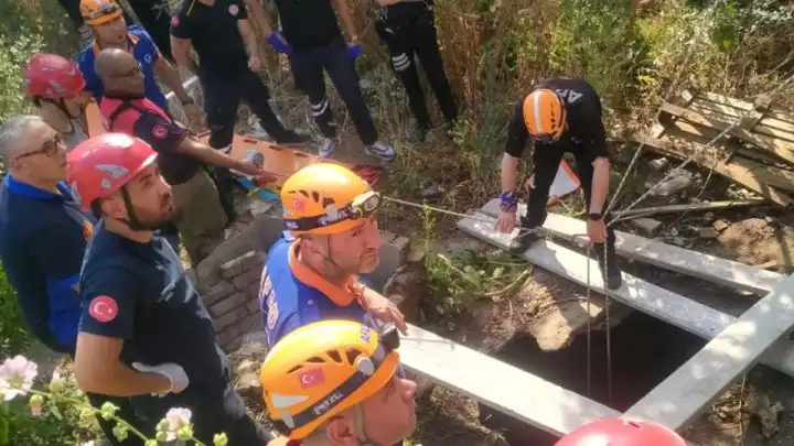 İzmir'de anne ve 2 çocuğu kuyuya düştü!